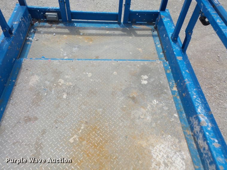 image for item DD6293 2012 Genie GS2669 scissor lift