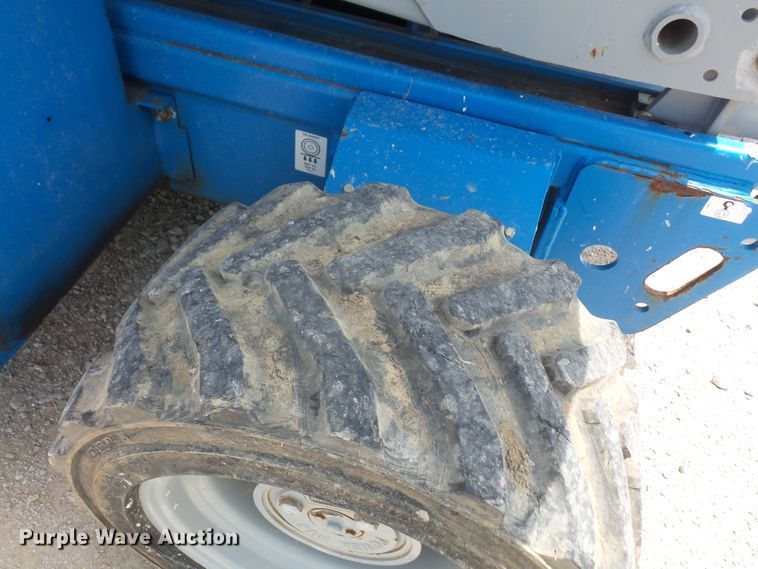 image for item DD6293 2012 Genie GS2669 scissor lift