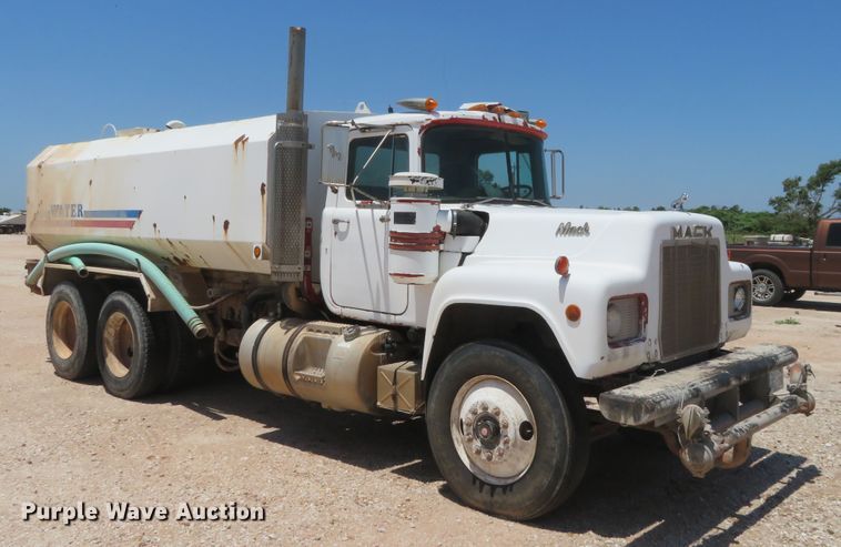 image for item DD7103 1989 Mack R688ST tank truck