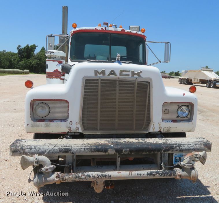 image for item DD7103 1989 Mack R688ST tank truck