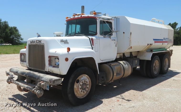 image for item DD7103 1989 Mack R688ST tank truck