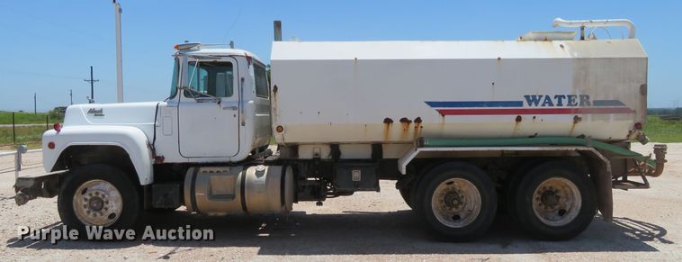 image for item DD7103 1989 Mack R688ST tank truck