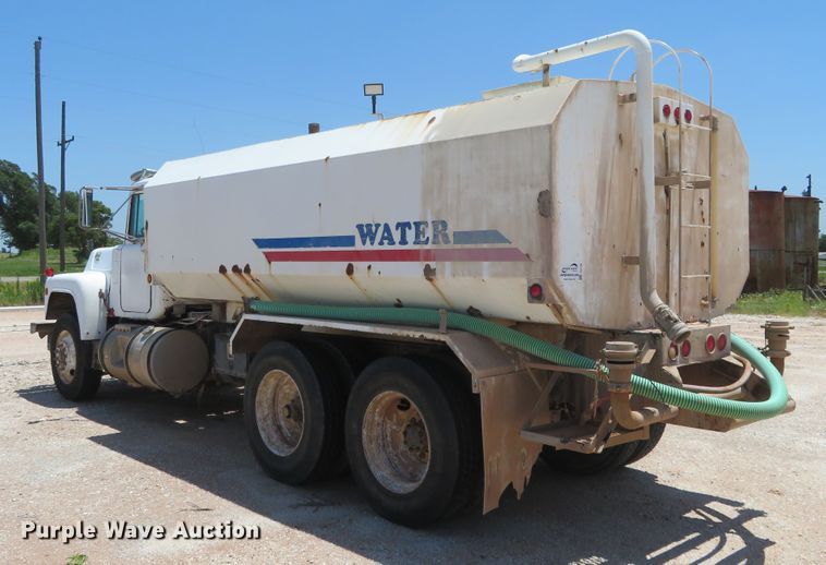 image for item DD7103 1989 Mack R688ST tank truck