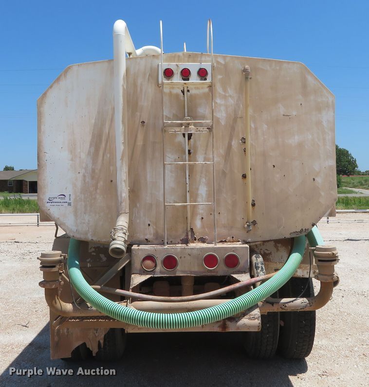 image for item DD7103 1989 Mack R688ST tank truck