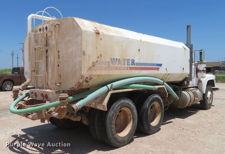 image for item DD7103 1989 Mack R688ST tank truck