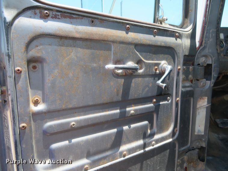 image for item DD7103 1989 Mack R688ST tank truck