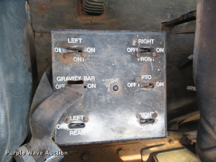 image for item DD7103 1989 Mack R688ST tank truck