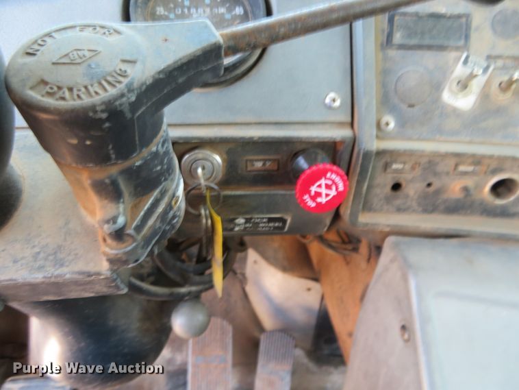 image for item DD7103 1989 Mack R688ST tank truck