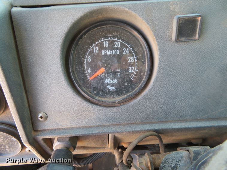 image for item DD7103 1989 Mack R688ST tank truck