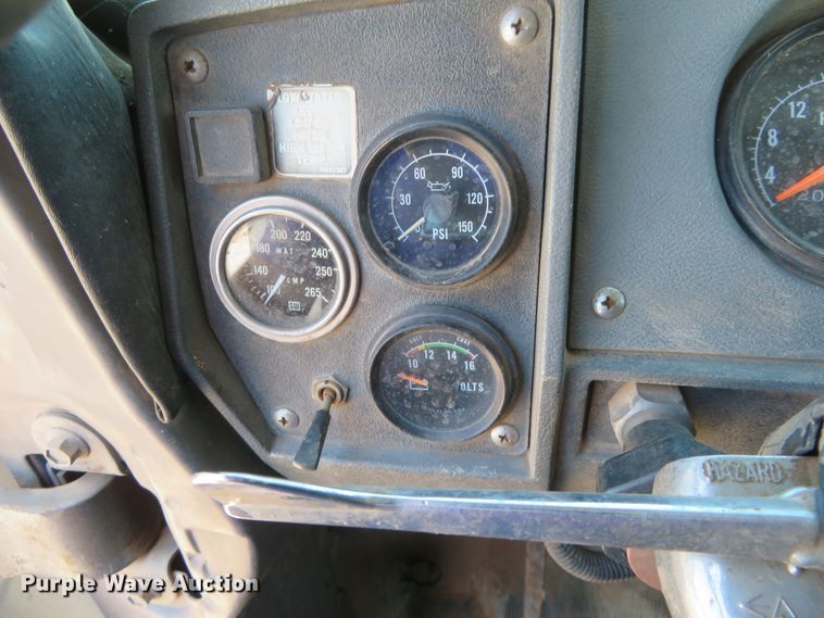 image for item DD7103 1989 Mack R688ST tank truck