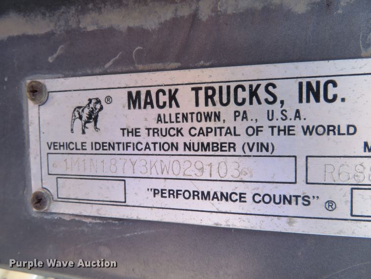 image for item DD7103 1989 Mack R688ST tank truck