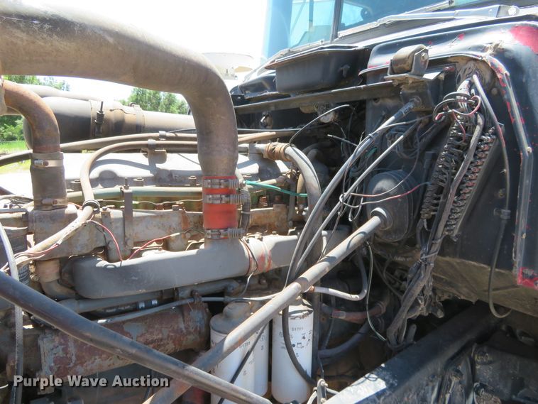 image for item DD7103 1989 Mack R688ST tank truck