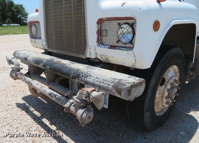image for item DD7103 1989 Mack R688ST tank truck