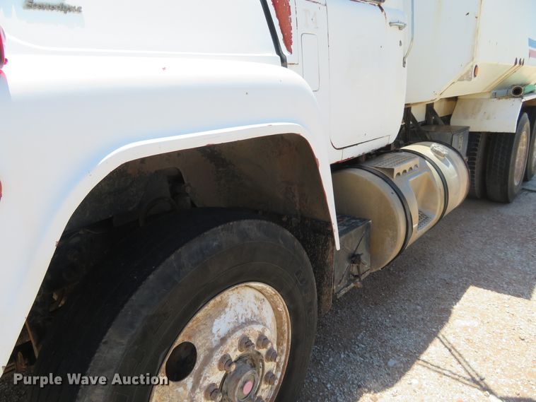 image for item DD7103 1989 Mack R688ST tank truck