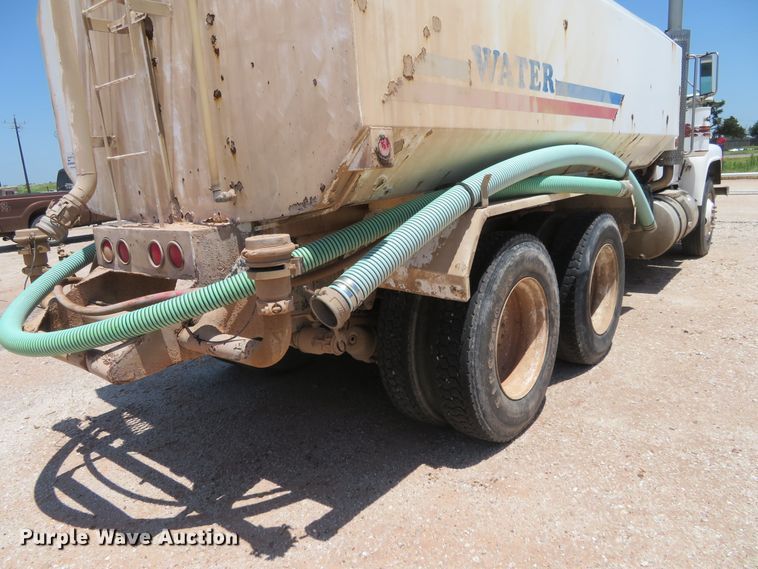 image for item DD7103 1989 Mack R688ST tank truck