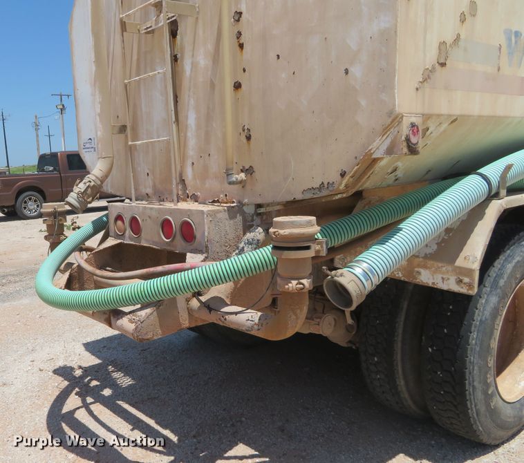 image for item DD7103 1989 Mack R688ST tank truck