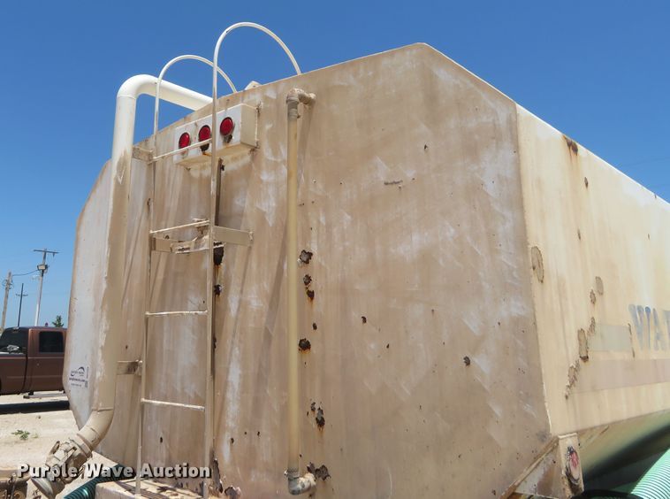 image for item DD7103 1989 Mack R688ST tank truck