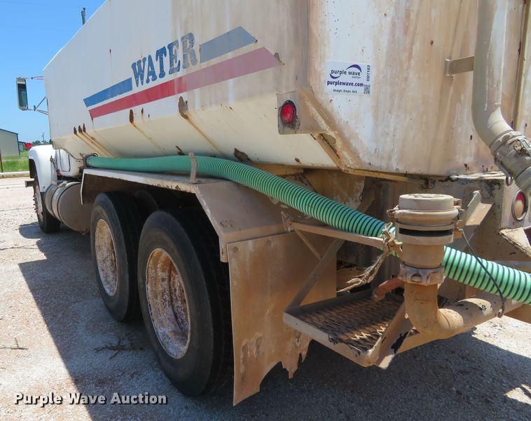 image for item DD7103 1989 Mack R688ST tank truck
