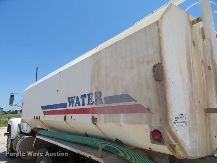 image for item DD7103 1989 Mack R688ST tank truck