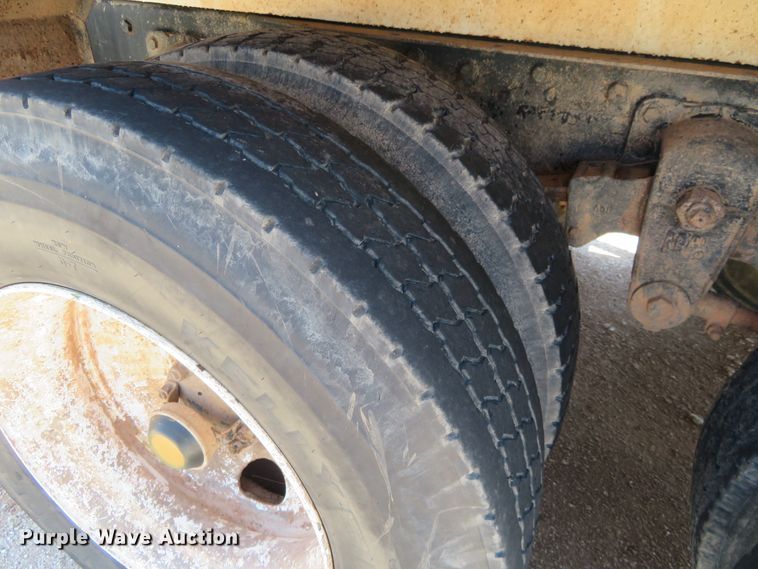 image for item DD7103 1989 Mack R688ST tank truck