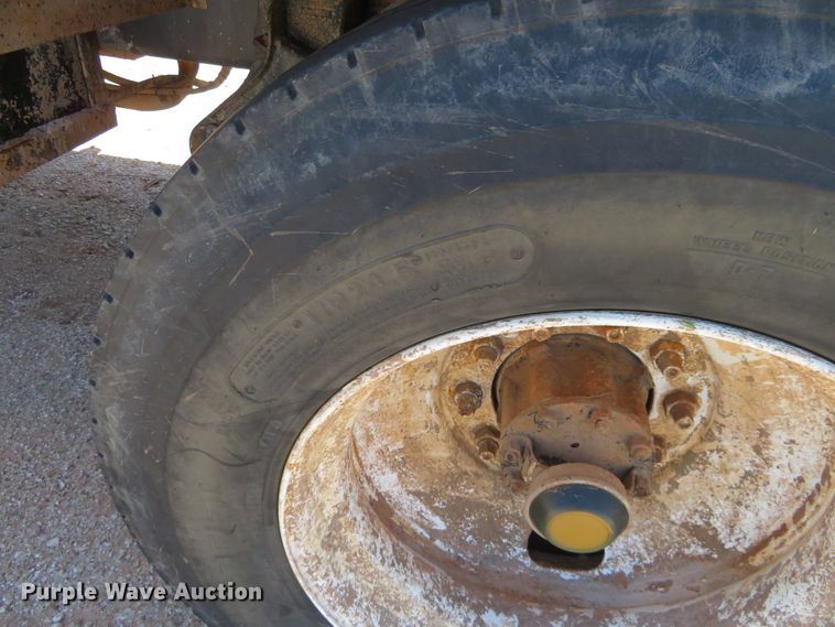 image for item DD7103 1989 Mack R688ST tank truck