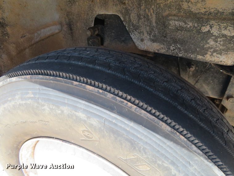 image for item DD7103 1989 Mack R688ST tank truck