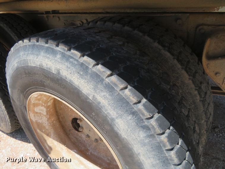 image for item DD7103 1989 Mack R688ST tank truck