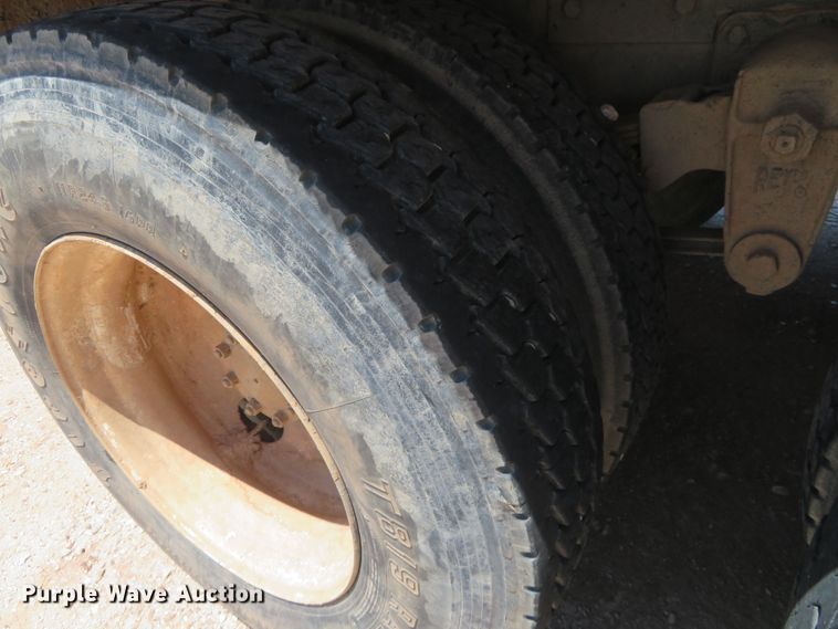 image for item DD7103 1989 Mack R688ST tank truck