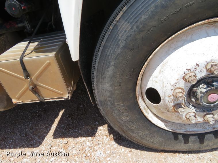 image for item DD7103 1989 Mack R688ST tank truck