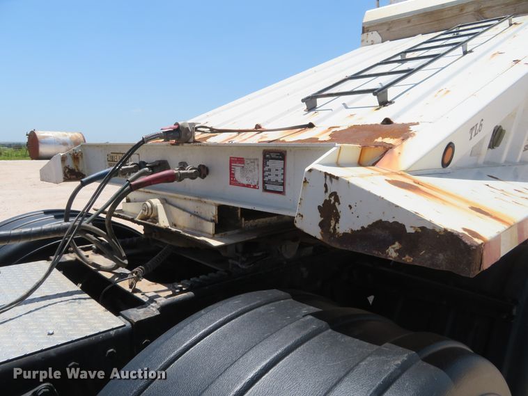 image for item DD7104 2009 CTS BDT-42 bottom dump trailer