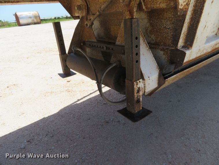 image for item DD7104 2009 CTS BDT-42 bottom dump trailer