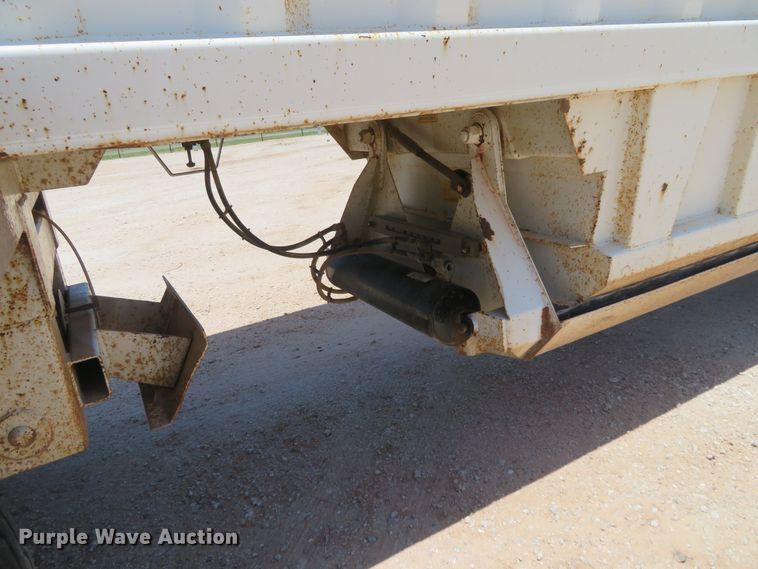 image for item DD7104 2009 CTS BDT-42 bottom dump trailer
