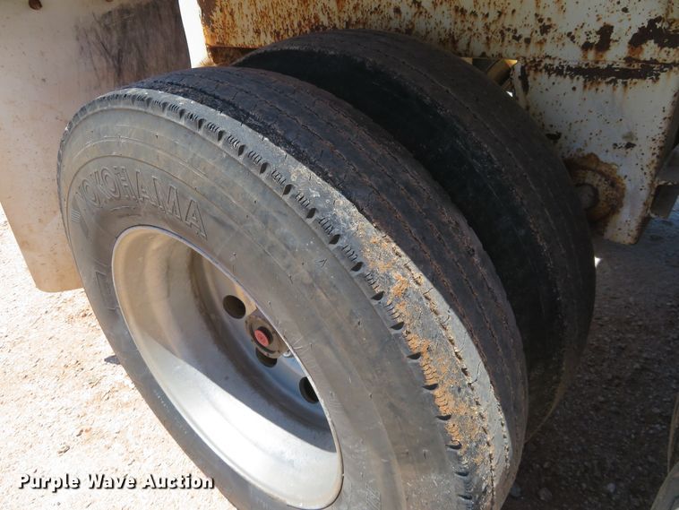 image for item DD7104 2009 CTS BDT-42 bottom dump trailer