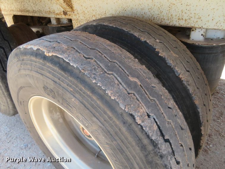 image for item DD7104 2009 CTS BDT-42 bottom dump trailer