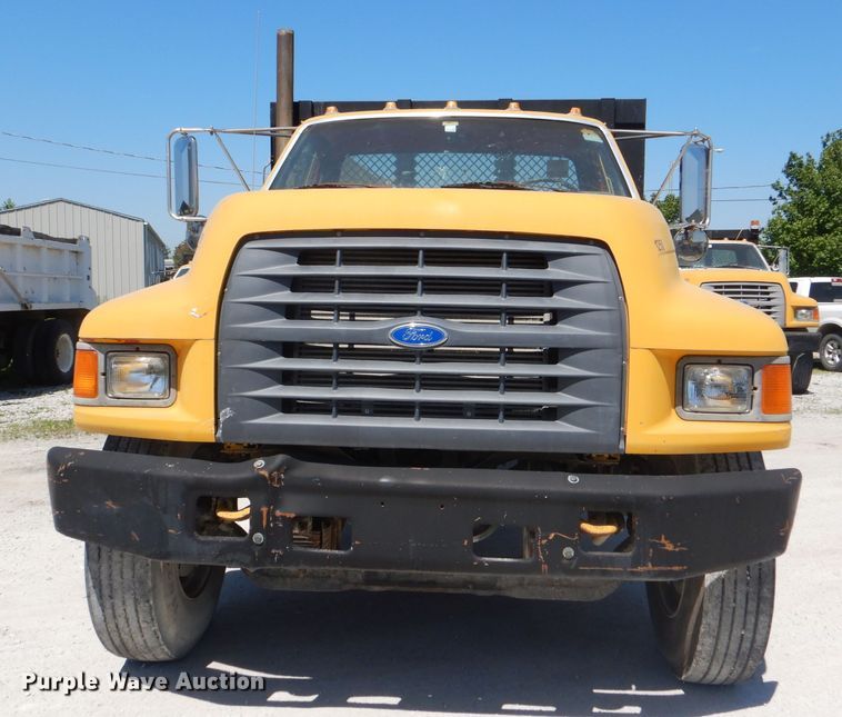 image for item DE3521 1997 Ford F800 utility bed truck with crane
