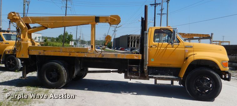 image for item DE3521 1997 Ford F800 utility bed truck with crane