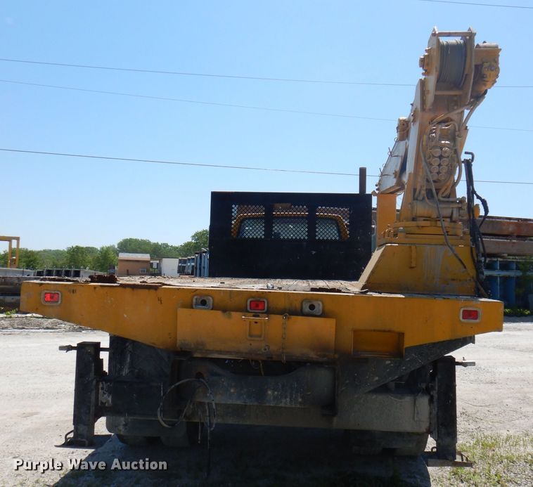 image for item DE3521 1997 Ford F800 utility bed truck with crane