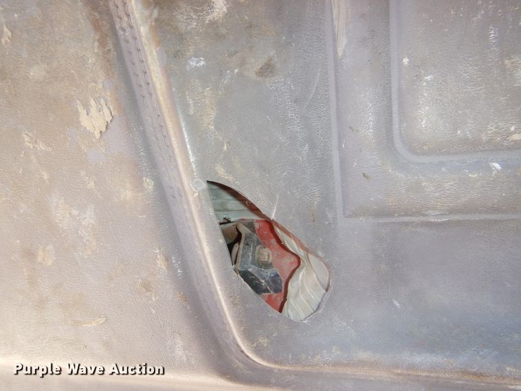 image for item DE3521 1997 Ford F800 utility bed truck with crane