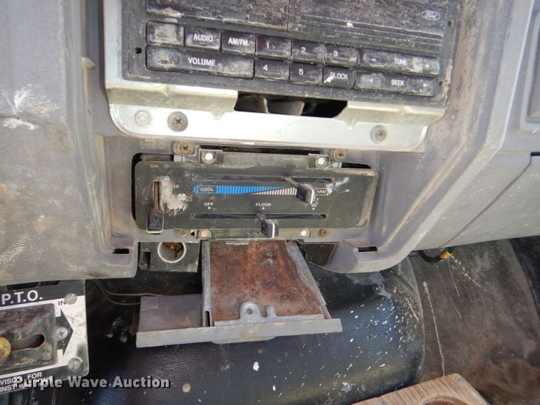 image for item DE3521 1997 Ford F800 utility bed truck with crane