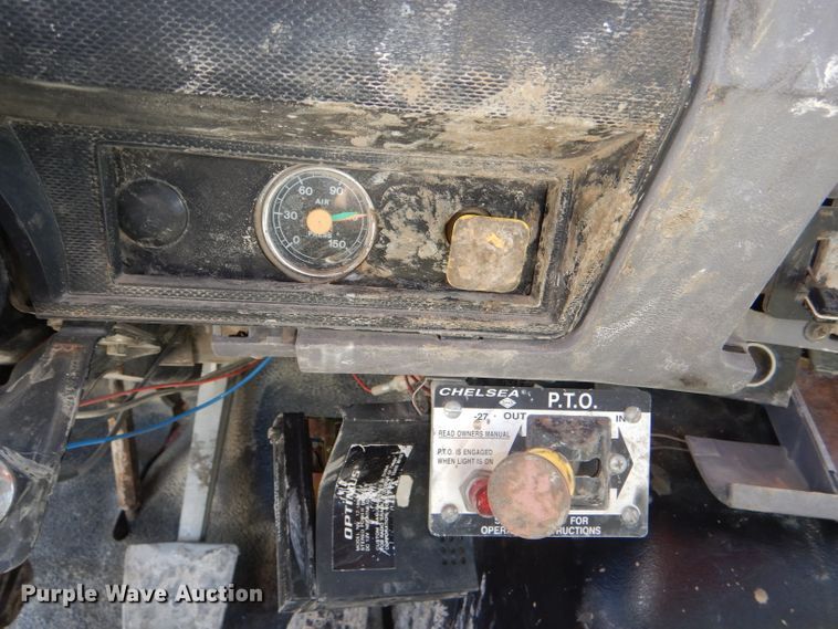 image for item DE3521 1997 Ford F800 utility bed truck with crane