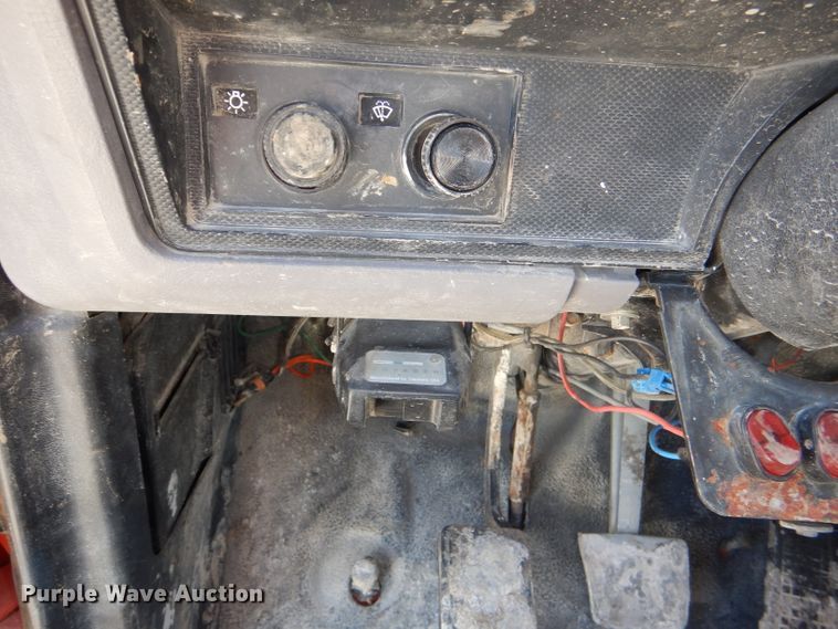 image for item DE3521 1997 Ford F800 utility bed truck with crane