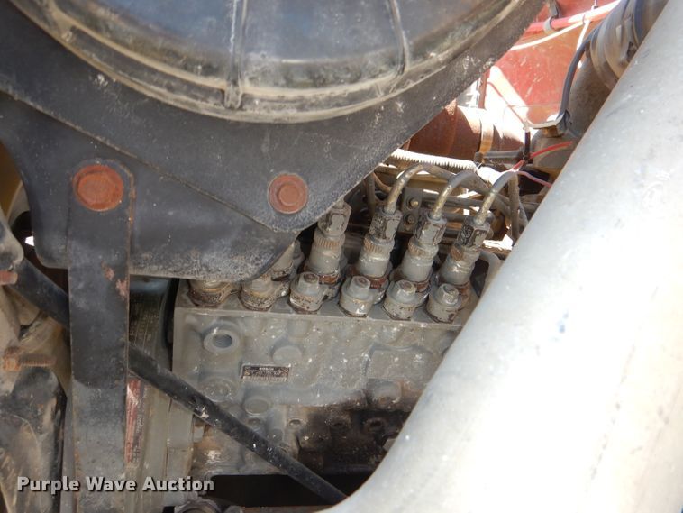 image for item DE3521 1997 Ford F800 utility bed truck with crane