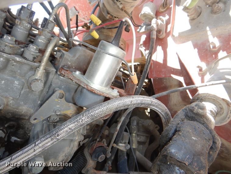 image for item DE3521 1997 Ford F800 utility bed truck with crane