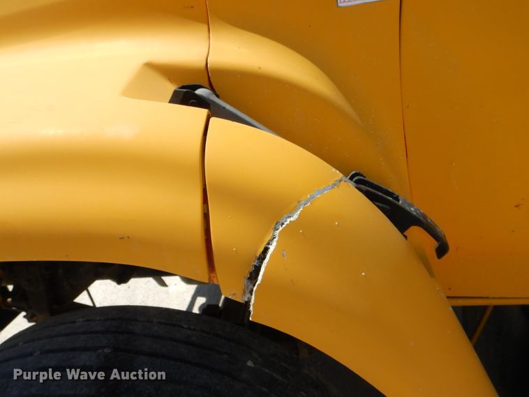 image for item DE3521 1997 Ford F800 utility bed truck with crane