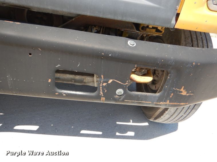 image for item DE3521 1997 Ford F800 utility bed truck with crane