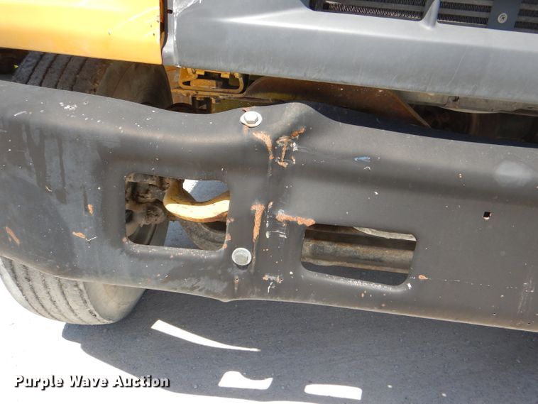 image for item DE3521 1997 Ford F800 utility bed truck with crane