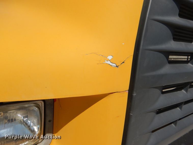 image for item DE3521 1997 Ford F800 utility bed truck with crane