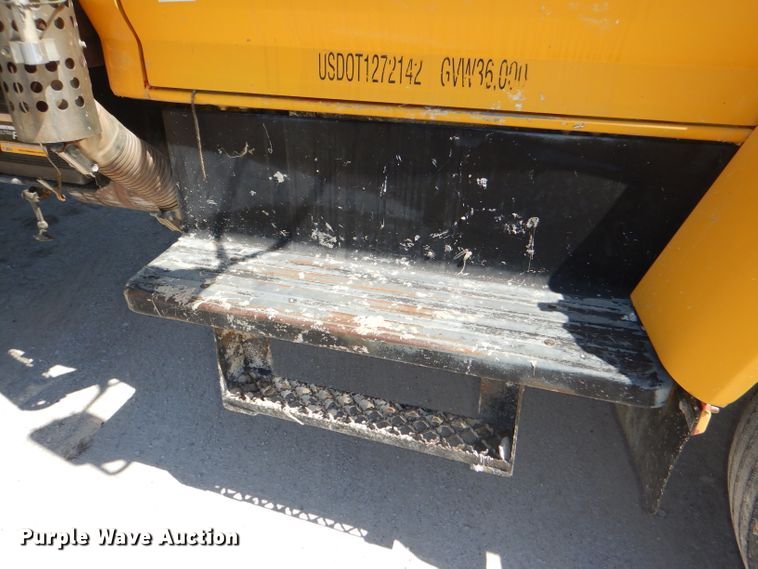 image for item DE3521 1997 Ford F800 utility bed truck with crane