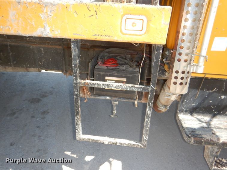 image for item DE3521 1997 Ford F800 utility bed truck with crane