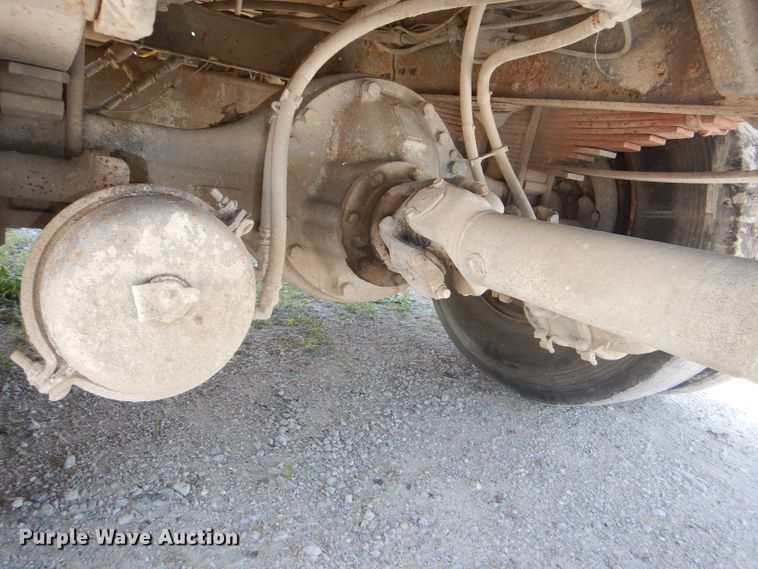 image for item DE3521 1997 Ford F800 utility bed truck with crane